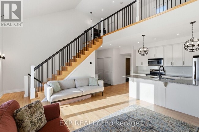 Building Photo - 28 Meach Private