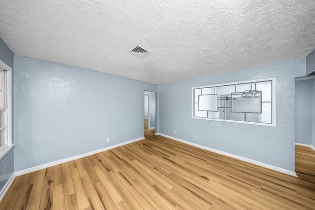 Foto del edificio - 2408 NW Ozmun Ave