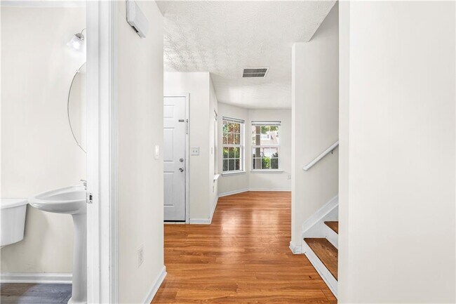 Foto del edificio - 3740 Crescent Walk Ln NE