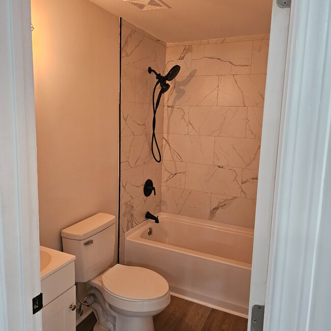 Foto del edificio - 302 Dotts Cir