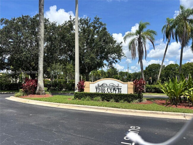 Foto del edificio - 3481 Briar Bay Blvd