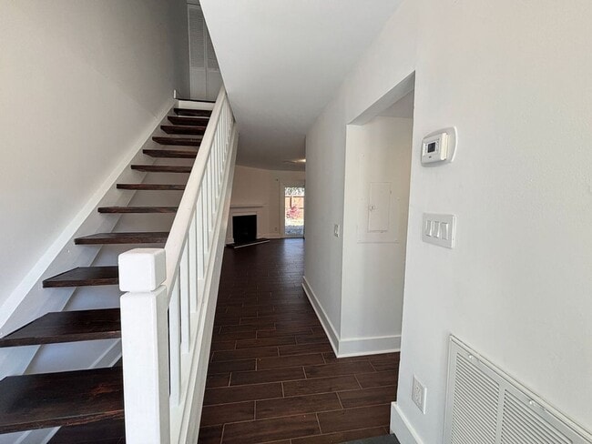 Building Photo - Available now. Beautiful, REMODELED 3 BR/2 BA in the Heart of Mt Pleasant!