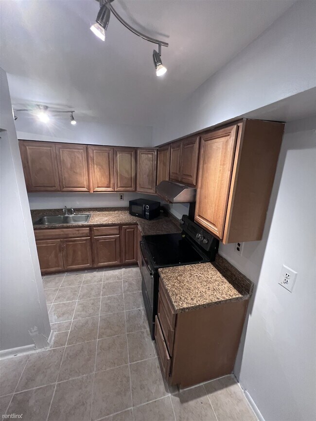 Foto del edificio - 3 br, 1 bath Townhome - 51 Presidential Drive