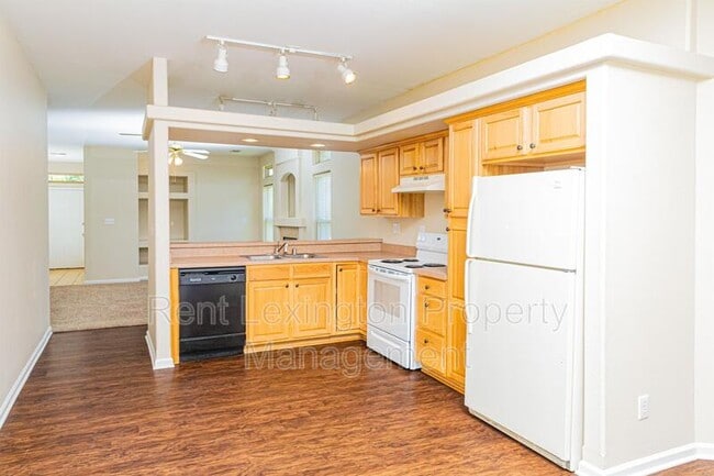 Foto del edificio - 749 Whispering Brook Trce