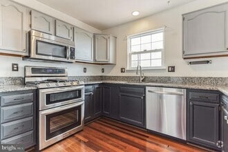 Building Photo - 210 Golden Larch Terrace NE