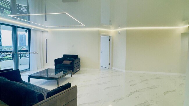 Foto del edificio - 3500 Mystic Pointe Dr