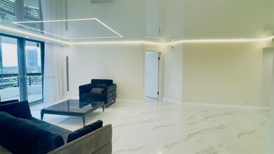 Building Photo - 3500 Mystic Pointe Dr