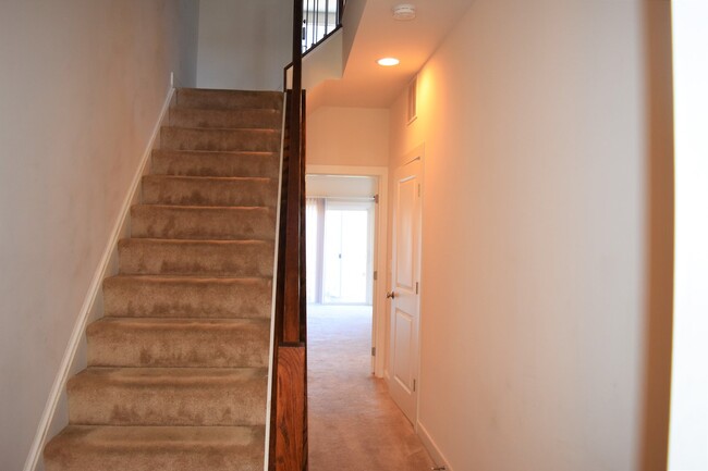 Foto del edificio - 3-Level Townhome in Village @ Woodstream C...