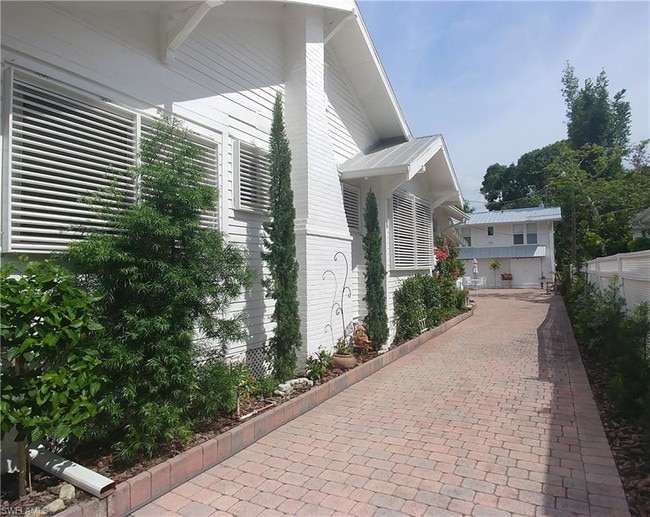 Building Photo - 1310 Poinciana Ave
