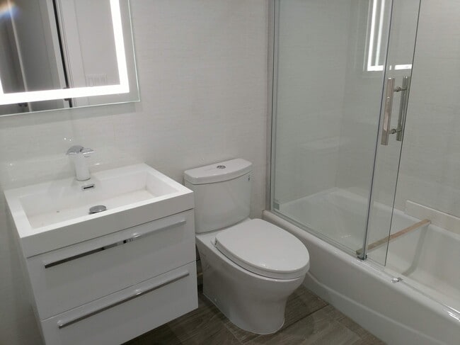 2nd full bathroom with large tub - 2915 28th St NW