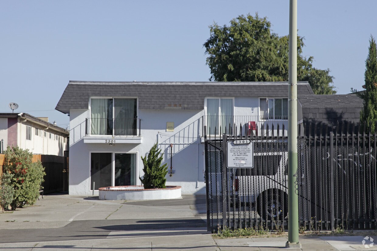 Building Photo - 2301 98th Ave