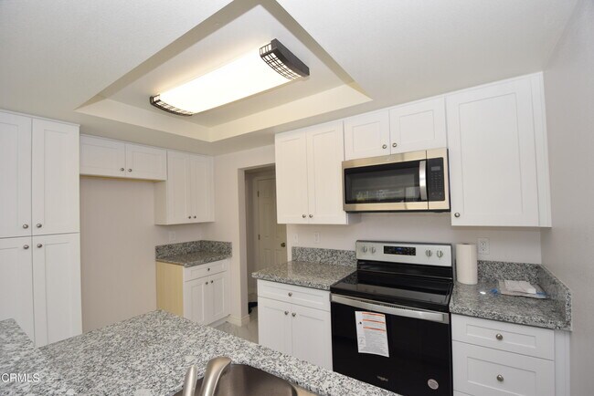 Building Photo - 630 Chapala Dr