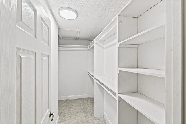 Building Photo - 9770 Nickels Blvd