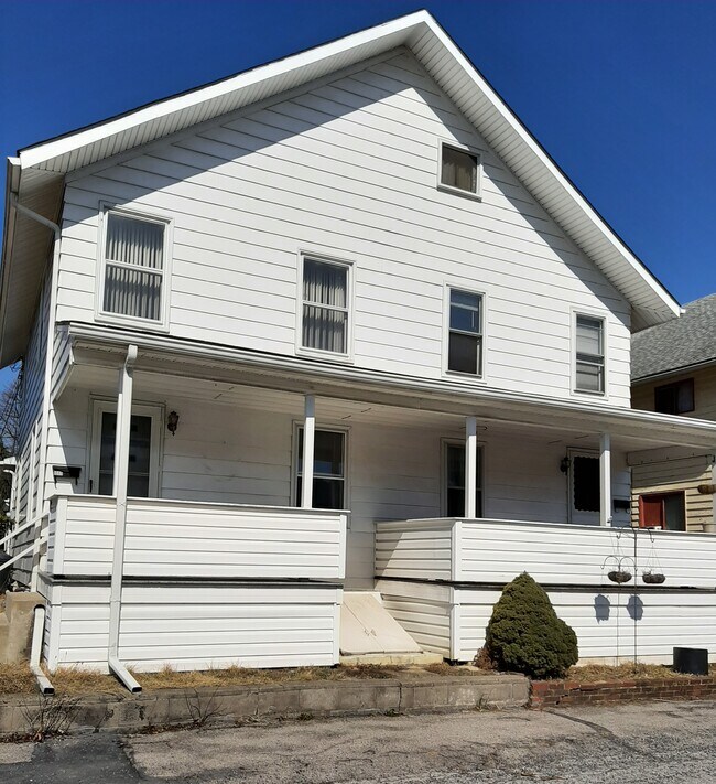 Building Photo - 1005 Church St