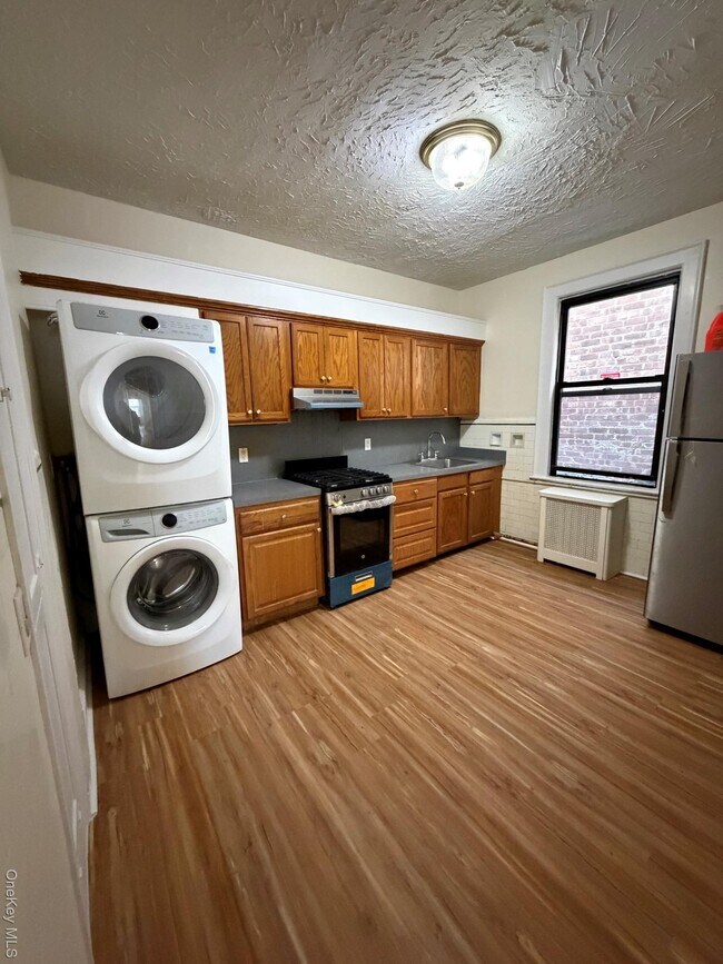 Building Photo - 810 Jericho Tpke