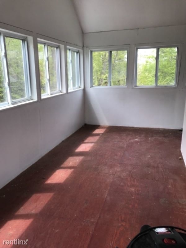 Building Photo - 2 br, 1 bath Apartment - 150 Maple St