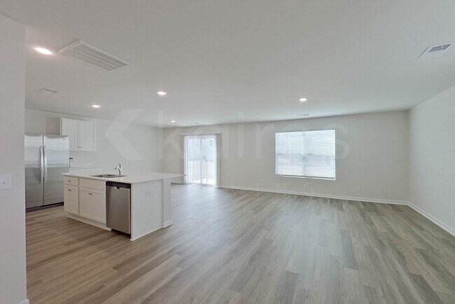 Building Photo - 120 Inez Ave