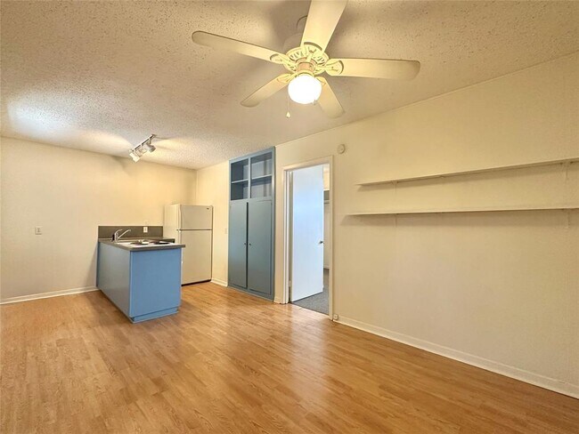 Building Photo - 2711 Hemphill Park