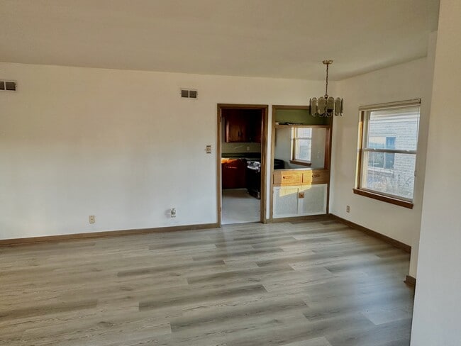 Sala de estar - 3278 N 82nd St