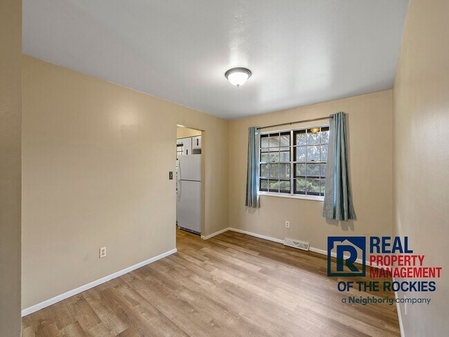 Foto del edificio - Spacious Recently Updated 4 Bed 3 Bath Hou...