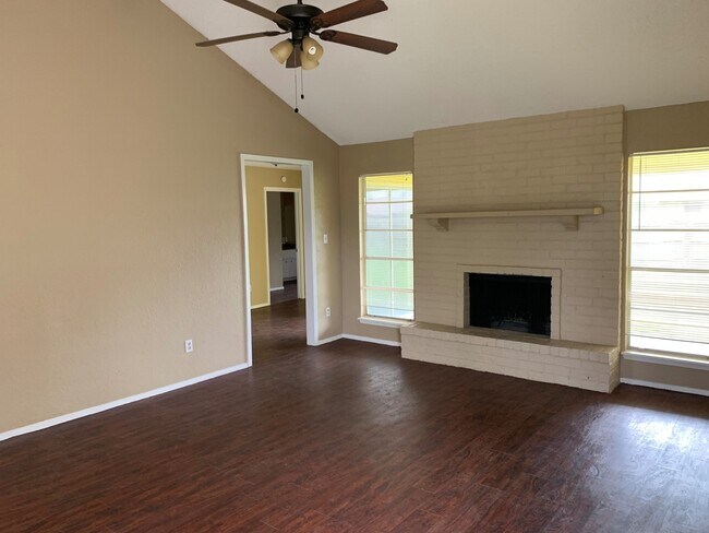 Building Photo - 906 Red Bishop - 3/Bed 2/Bath - $1675/month