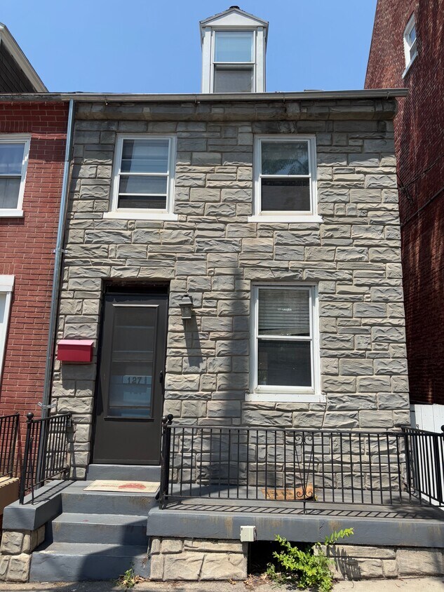 Primary Photo - 127 E Vine St