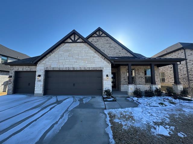 Building Photo - 903 Chinati St