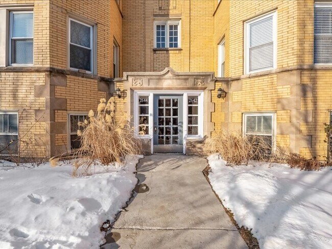 Building Photo - 2642 W Winnemac Ave