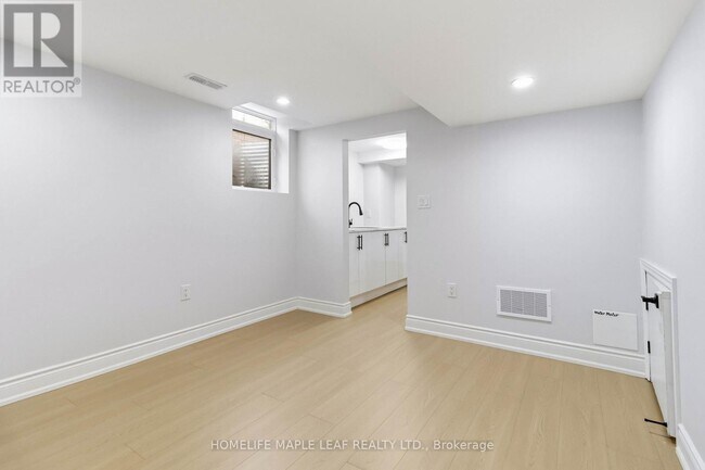 Building Photo - 90 Burgby Ave