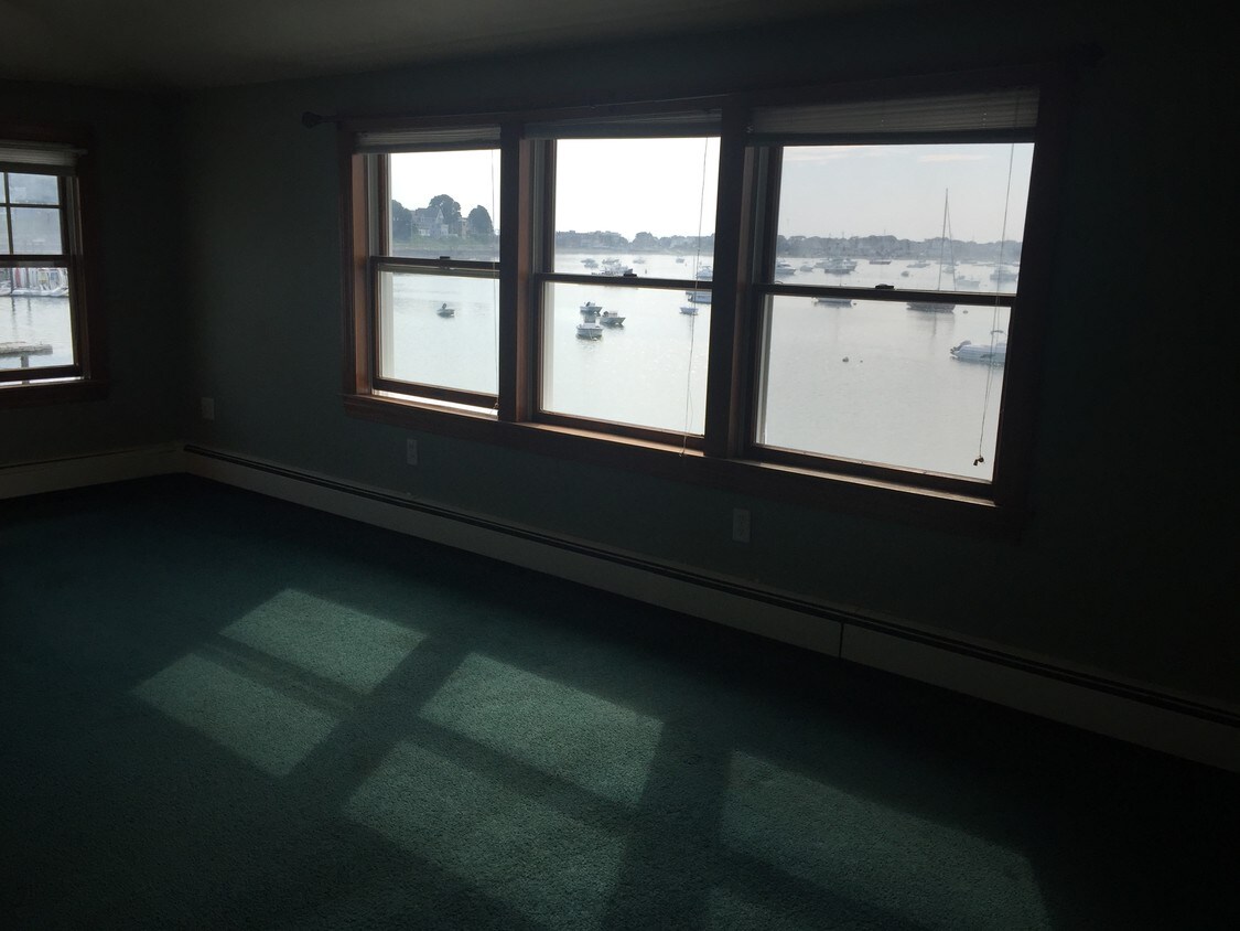 Primary Photo - 1045 Nantasket Ave