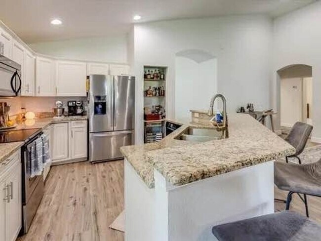 Foto del edificio - Spacious 3 bedroom with bonus room in Palm...