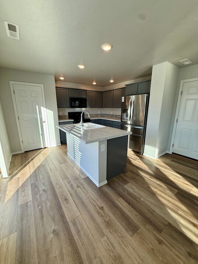 Foto del edificio - 3-bedroom home in Caldwell, ID