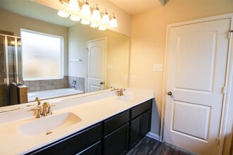 Building Photo - 3771 Lake Bend Shore Dr