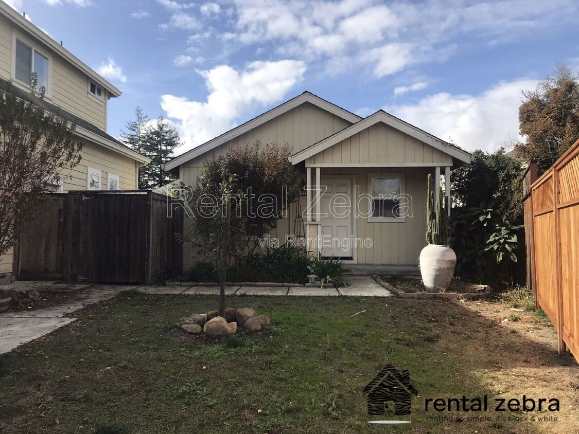 Foto principal - 2062 Red Oak Cir