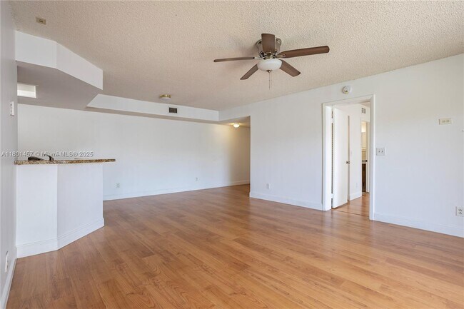 Foto del edificio - 9044 W Atlantic Blvd