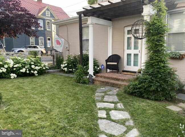 Foto del edificio - 6 E Cecil St