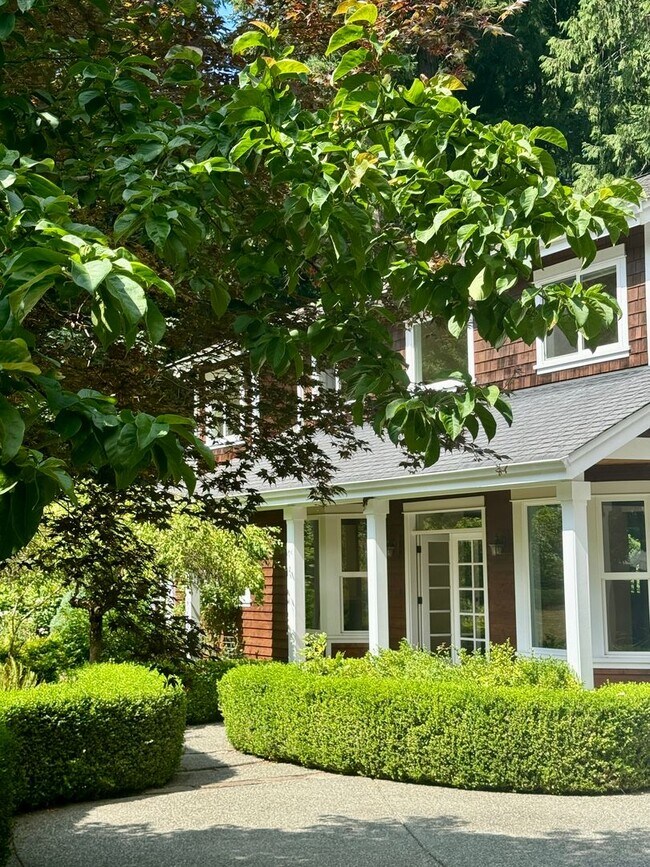 Foto del edificio - Stunning Bainbridge Island Craftsman