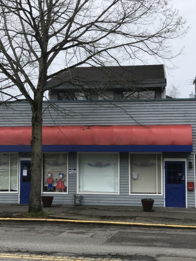 Building Photo - 2207 California Ave SW
