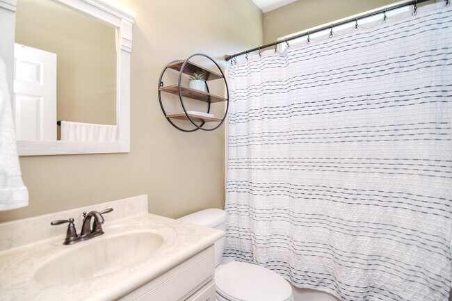 Foto del edificio - 408 Sweet Shrub Ct NW