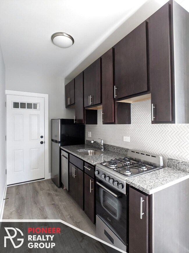 Foto del edificio - 711 W Brompton Ave