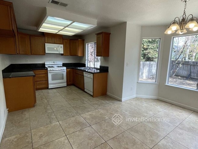 Foto del edificio - 644 Hovey Way