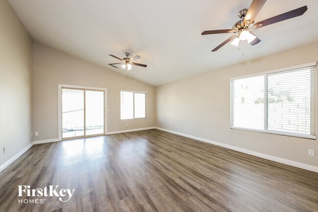 Foto del edificio - 7356 N 70th Ave