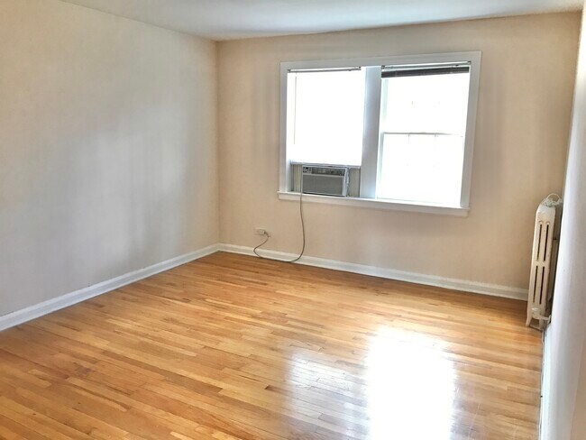 Building Photo - 2854 Fairway Dr