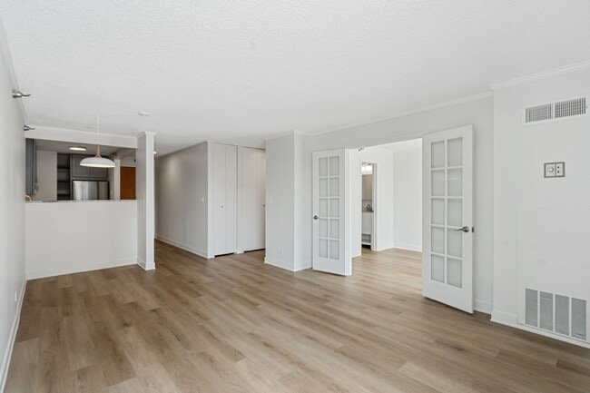 Building Photo - N Clark