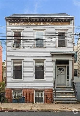 Building Photo - 233 Montgomery St