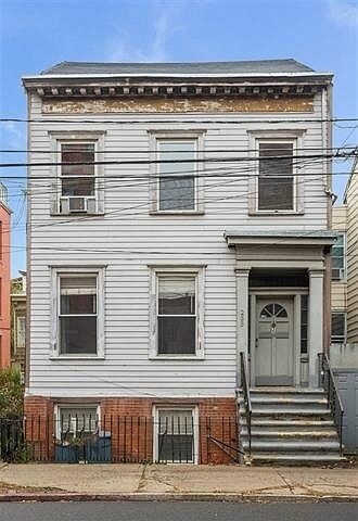 Primary Photo - 233 Montgomery St