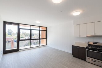 Building Photo - 4435 Piedmont Ave