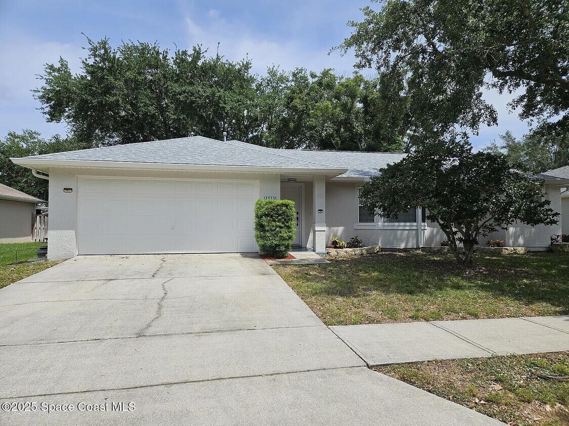 Foto principal - 4343 Blue Lake Dr