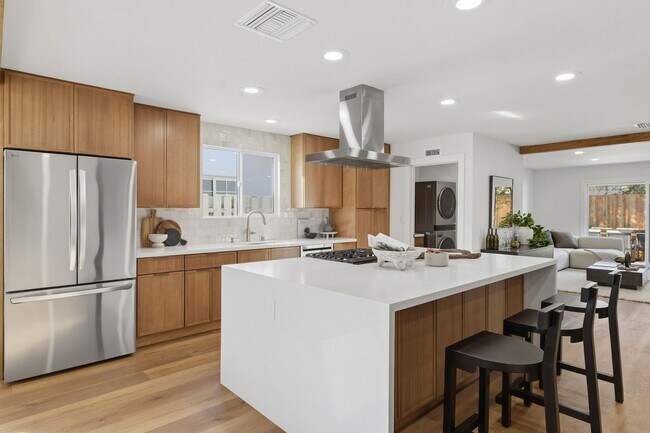 Building Photo - Newly Renovated Home in the Heart of West Hills!