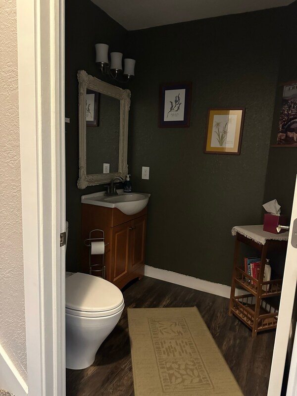 Foto del edificio - 370 Jennifer Ln